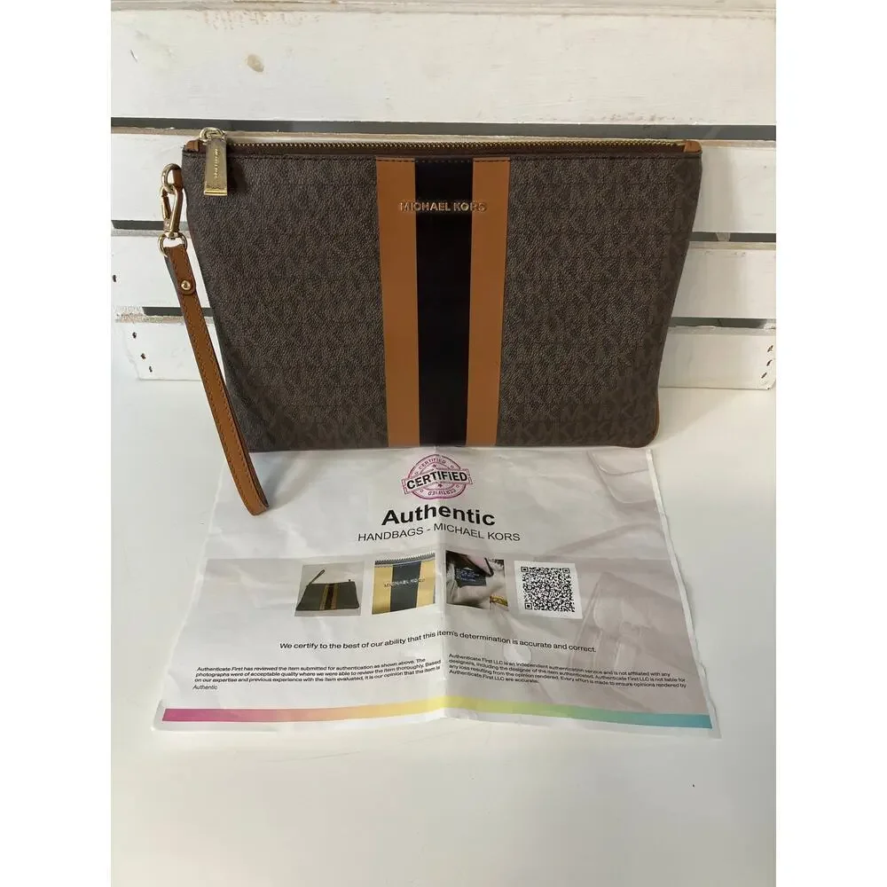 MICHAEL KORS LARGE BROWN, TAN SIGNATURE PRINT WRISTLET